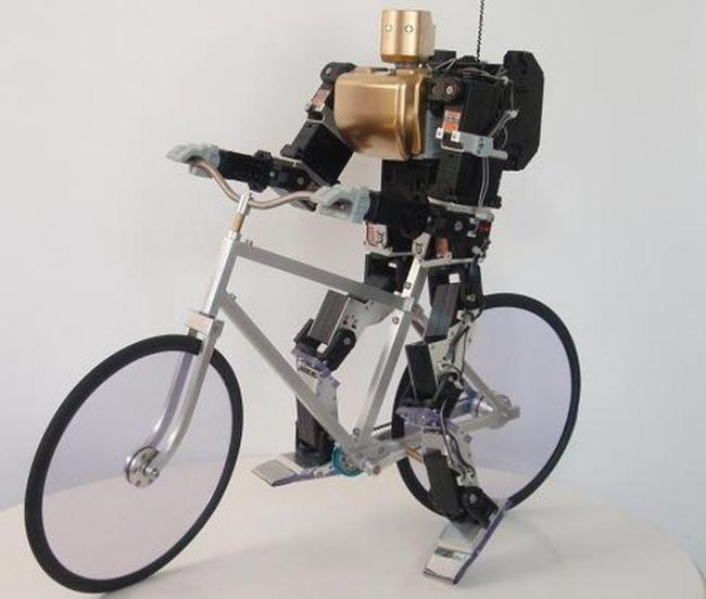 Робот PRIMER-V2 ездит на велосипеде